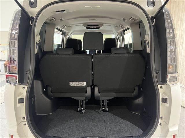 ヴォクシー ハイブリッドV アルパイン9インチナビ フリップダウンモニター 禁煙車 クルーズコントロール シートヒーター フルセグTV Bluetooth バックカメラ 両側パワースライドドア LEDヘッドライト スマートキー(12枚目)
