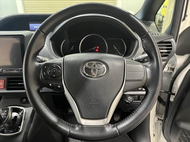 ヴォクシー ハイブリッドV アルパイン9インチナビ フリップダウンモニター 禁煙車 クルーズコントロール シートヒーター フルセグTV Bluetooth バックカメラ 両側パワースライドドア LEDヘッドライト スマートキー(13枚目)