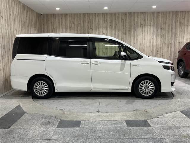 ヴォクシー ハイブリッドV アルパイン9インチナビ フリップダウンモニター 禁煙車 クルーズコントロール シートヒーター フルセグTV Bluetooth バックカメラ 両側パワースライドドア LEDヘッドライト スマートキー(19枚目)
