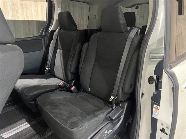 ヴォクシー ハイブリッドV アルパイン9インチナビ フリップダウンモニター 禁煙車 クルーズコントロール シートヒーター フルセグTV Bluetooth バックカメラ 両側パワースライドドア LEDヘッドライト スマートキー(38枚目)