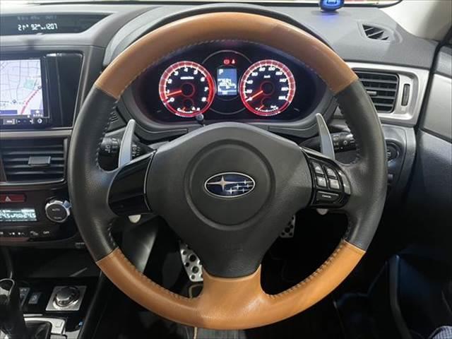 エクシーガクロスオーバー７ ２．５ｉアイサイト　メモリーナビ　後席フリップダウンモニター　バックカメラ　フルセグＴＶ　ＨＩＤヘッドライト　本革シート　禁煙車　パワーシート　Ｂｌｕｅｔｏｏｔｈ　ＥＴＣ　障害物センサー（12枚目）