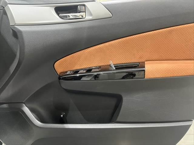 エクシーガクロスオーバー７ ２．５ｉアイサイト　メモリーナビ　後席フリップダウンモニター　バックカメラ　フルセグＴＶ　ＨＩＤヘッドライト　本革シート　禁煙車　パワーシート　Ｂｌｕｅｔｏｏｔｈ　ＥＴＣ　障害物センサー（55枚目）