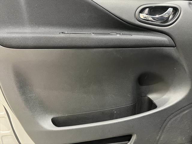 セレナ ハイウェイスター　Ｓ－ハイブリッド　エアロモード　アルパイン製ナビ　後席モニター　クルコン（60枚目）