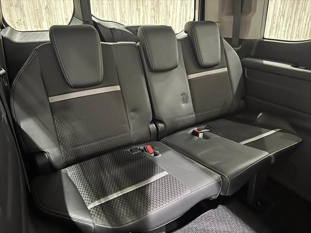 ステップワゴンスパーダ スパーダハイブリッド　Ｇ・ＥＸ　ホンダセンシング　純正９インチナビ　レーダークルーズコントロール　バックカメラ　フルセグＴＶ　Ｂｌｕｅｔｏｏｔｈ　両側パワースライドドア　シートヒーター　ＬＥＤヘッドライト　スマートキー　衝突軽減ブレーキ（11枚目）