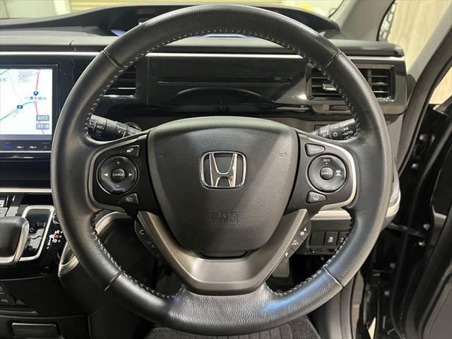 ステップワゴンスパーダ スパーダハイブリッド　Ｇ・ＥＸ　ホンダセンシング　純正９インチナビ　レーダークルーズコントロール　バックカメラ　フルセグＴＶ　Ｂｌｕｅｔｏｏｔｈ　両側パワースライドドア　シートヒーター　ＬＥＤヘッドライト　スマートキー　衝突軽減ブレーキ（13枚目）