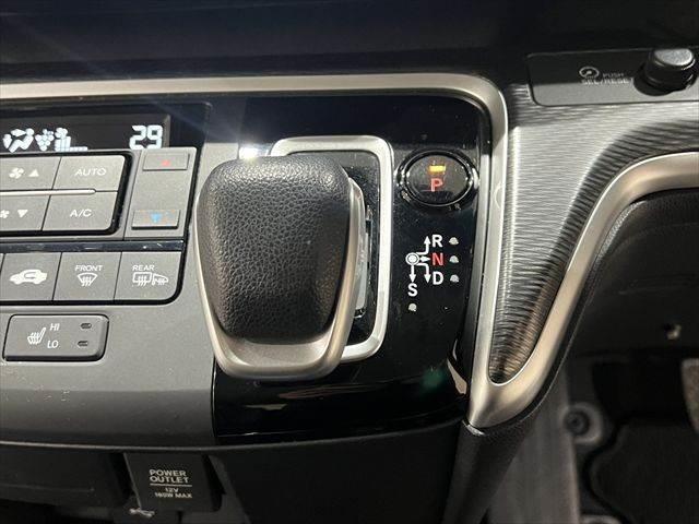 ステップワゴンスパーダ スパーダハイブリッド　Ｇ・ＥＸ　ホンダセンシング　純正９インチナビ　レーダークルーズコントロール　バックカメラ　フルセグＴＶ　Ｂｌｕｅｔｏｏｔｈ　両側パワースライドドア　シートヒーター　ＬＥＤヘッドライト　スマートキー　衝突軽減ブレーキ（40枚目）