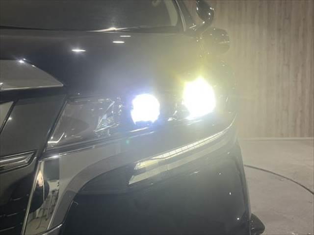 アルファード Ｘ　８人乗り　サンルーフ　純正９インチＳＤナビ　禁煙車　レーダークルーズコントロール　両側パワースライドドア　ＥＴＣ２．０　フルセグ　衝突軽減ブレーキ　クリアランスソナー　ＬＥＤヘッド　Ｂｌｕｅｔｏｏｔｈ　Ｂカメラ（15枚目）