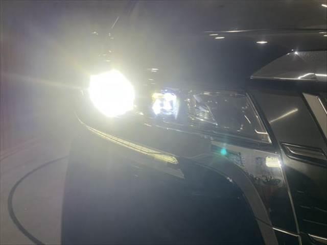 アルファード Ｘ　８人乗り　サンルーフ　純正９インチＳＤナビ　禁煙車　レーダークルーズコントロール　両側パワースライドドア　ＥＴＣ２．０　フルセグ　衝突軽減ブレーキ　クリアランスソナー　ＬＥＤヘッド　Ｂｌｕｅｔｏｏｔｈ　Ｂカメラ（34枚目）