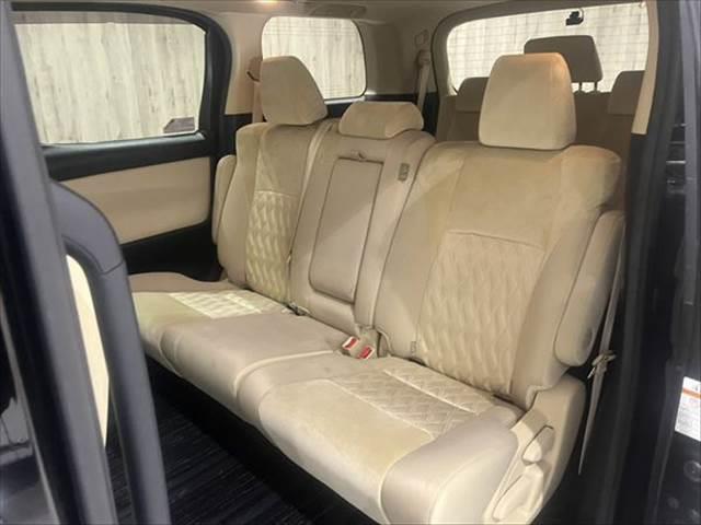 アルファード Ｘ　８人乗り　サンルーフ　純正９インチＳＤナビ　禁煙車　レーダークルーズコントロール　両側パワースライドドア　ＥＴＣ２．０　フルセグ　衝突軽減ブレーキ　クリアランスソナー　ＬＥＤヘッド　Ｂｌｕｅｔｏｏｔｈ　Ｂカメラ（39枚目）