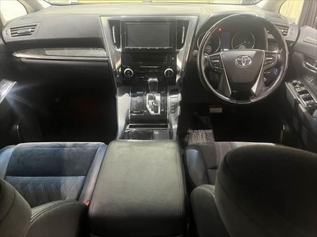 アルファードハイブリッド ＳＲ　４ＷＤ　純正ＳＤナビ　禁煙車　クルーズコントロール　パワーシート　両側パワースライドドア　バックカメラ　フルセグ　Ｂｌｕｅｔｏｏｔｈ　クリアランスソナー　ハーフレザー　オットマン　電動リアゲート（3枚目）