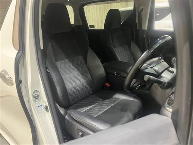 アルファードハイブリッド ＳＲ　４ＷＤ　純正ＳＤナビ　禁煙車　クルーズコントロール　パワーシート　両側パワースライドドア　バックカメラ　フルセグ　Ｂｌｕｅｔｏｏｔｈ　クリアランスソナー　ハーフレザー　オットマン　電動リアゲート（7枚目）