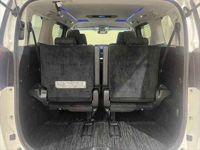 アルファードハイブリッド ＳＲ　４ＷＤ　純正ＳＤナビ　禁煙車　クルーズコントロール　パワーシート　両側パワースライドドア　バックカメラ　フルセグ　Ｂｌｕｅｔｏｏｔｈ　クリアランスソナー　ハーフレザー　オットマン　電動リアゲート（10枚目）
