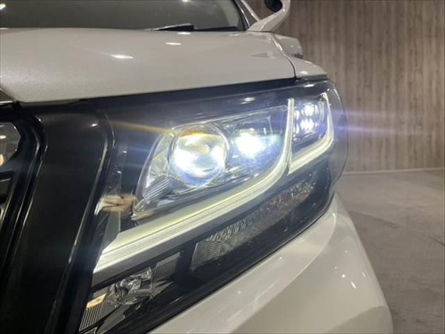 アルファードハイブリッド ＳＲ　４ＷＤ　純正ＳＤナビ　禁煙車　クルーズコントロール　パワーシート　両側パワースライドドア　バックカメラ　フルセグ　Ｂｌｕｅｔｏｏｔｈ　クリアランスソナー　ハーフレザー　オットマン　電動リアゲート（12枚目）