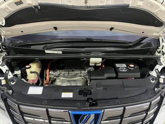 アルファードハイブリッド ＳＲ　４ＷＤ　純正ＳＤナビ　禁煙車　クルーズコントロール　パワーシート　両側パワースライドドア　バックカメラ　フルセグ　Ｂｌｕｅｔｏｏｔｈ　クリアランスソナー　ハーフレザー　オットマン　電動リアゲート（33枚目）