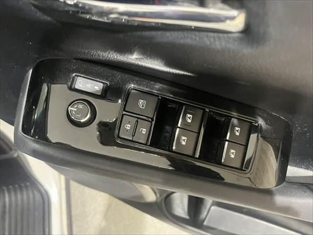 アルファードハイブリッド ＳＲ　４ＷＤ　純正ＳＤナビ　禁煙車　クルーズコントロール　パワーシート　両側パワースライドドア　バックカメラ　フルセグ　Ｂｌｕｅｔｏｏｔｈ　クリアランスソナー　ハーフレザー　オットマン　電動リアゲート（46枚目）