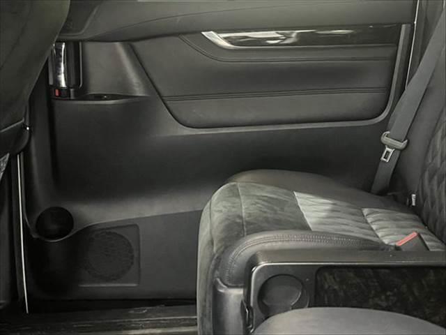 アルファードハイブリッド ＳＲ　４ＷＤ　純正ＳＤナビ　禁煙車　クルーズコントロール　パワーシート　両側パワースライドドア　バックカメラ　フルセグ　Ｂｌｕｅｔｏｏｔｈ　クリアランスソナー　ハーフレザー　オットマン　電動リアゲート（59枚目）