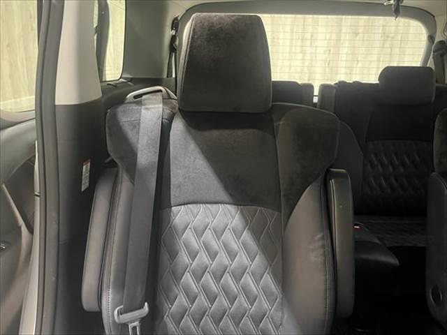 アルファードハイブリッド ＳＲ　４ＷＤ　純正ＳＤナビ　禁煙車　クルーズコントロール　パワーシート　両側パワースライドドア　バックカメラ　フルセグ　Ｂｌｕｅｔｏｏｔｈ　クリアランスソナー　ハーフレザー　オットマン　電動リアゲート（60枚目）