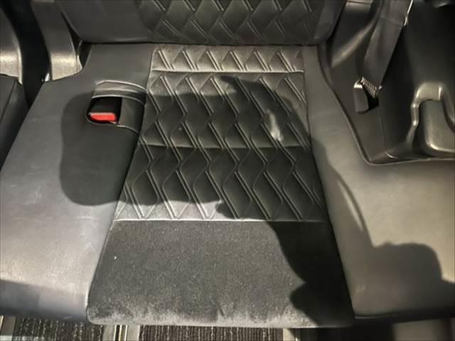 アルファードハイブリッド ＳＲ　４ＷＤ　純正ＳＤナビ　禁煙車　クルーズコントロール　パワーシート　両側パワースライドドア　バックカメラ　フルセグ　Ｂｌｕｅｔｏｏｔｈ　クリアランスソナー　ハーフレザー　オットマン　電動リアゲート（71枚目）