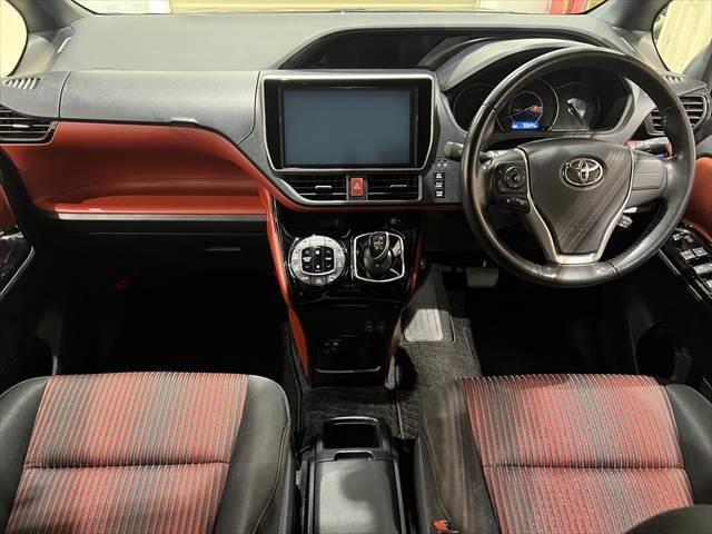 ヴォクシー ハイブリッドＺＳ　メーカー純正１０インチナビ　フリップダウンモニター　禁煙車　両側パワースライドドア　シートヒーター　クルーズコントロール　フルセグＴＶ　Ｂｌｕｅｔｏｏｔｈ　バックカメラ　ＬＥＤヘッドライト（3枚目）