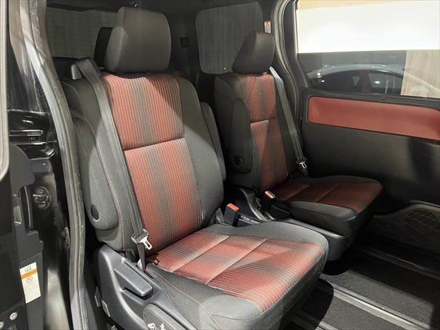 ヴォクシー ハイブリッドＺＳ　メーカー純正１０インチナビ　フリップダウンモニター　禁煙車　両側パワースライドドア　シートヒーター　クルーズコントロール　フルセグＴＶ　Ｂｌｕｅｔｏｏｔｈ　バックカメラ　ＬＥＤヘッドライト（10枚目）