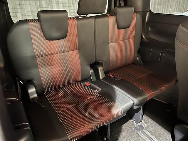 ヴォクシー ハイブリッドＺＳ　メーカー純正１０インチナビ　フリップダウンモニター　禁煙車　両側パワースライドドア　シートヒーター　クルーズコントロール　フルセグＴＶ　Ｂｌｕｅｔｏｏｔｈ　バックカメラ　ＬＥＤヘッドライト（11枚目）