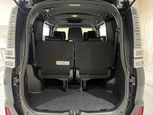 ヴォクシー ハイブリッドＺＳ　メーカー純正１０インチナビ　フリップダウンモニター　禁煙車　両側パワースライドドア　シートヒーター　クルーズコントロール　フルセグＴＶ　Ｂｌｕｅｔｏｏｔｈ　バックカメラ　ＬＥＤヘッドライト（12枚目）