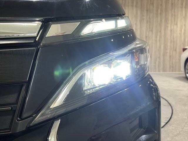 ヴォクシー ハイブリッドＺＳ　メーカー純正１０インチナビ　フリップダウンモニター　禁煙車　両側パワースライドドア　シートヒーター　クルーズコントロール　フルセグＴＶ　Ｂｌｕｅｔｏｏｔｈ　バックカメラ　ＬＥＤヘッドライト（14枚目）