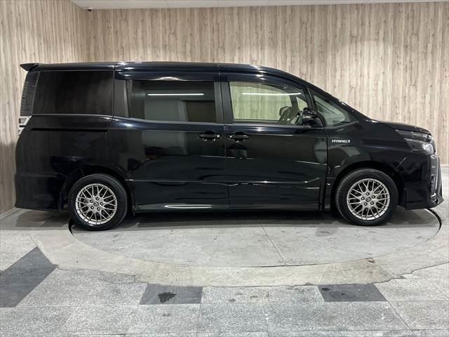 ヴォクシー ハイブリッドＺＳ　メーカー純正１０インチナビ　フリップダウンモニター　禁煙車　両側パワースライドドア　シートヒーター　クルーズコントロール　フルセグＴＶ　Ｂｌｕｅｔｏｏｔｈ　バックカメラ　ＬＥＤヘッドライト（19枚目）