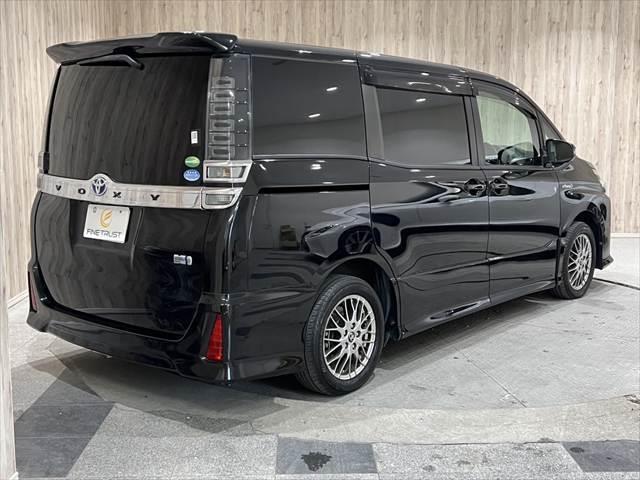 ヴォクシー ハイブリッドＺＳ　メーカー純正１０インチナビ　フリップダウンモニター　禁煙車　両側パワースライドドア　シートヒーター　クルーズコントロール　フルセグＴＶ　Ｂｌｕｅｔｏｏｔｈ　バックカメラ　ＬＥＤヘッドライト（20枚目）