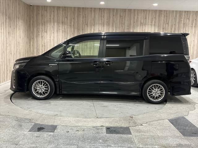 ヴォクシー ハイブリッドＺＳ　メーカー純正１０インチナビ　フリップダウンモニター　禁煙車　両側パワースライドドア　シートヒーター　クルーズコントロール　フルセグＴＶ　Ｂｌｕｅｔｏｏｔｈ　バックカメラ　ＬＥＤヘッドライト（23枚目）