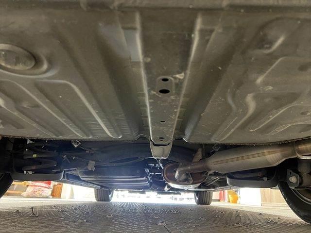 ヴォクシー ハイブリッドＺＳ　メーカー純正１０インチナビ　フリップダウンモニター　禁煙車　両側パワースライドドア　シートヒーター　クルーズコントロール　フルセグＴＶ　Ｂｌｕｅｔｏｏｔｈ　バックカメラ　ＬＥＤヘッドライト（36枚目）