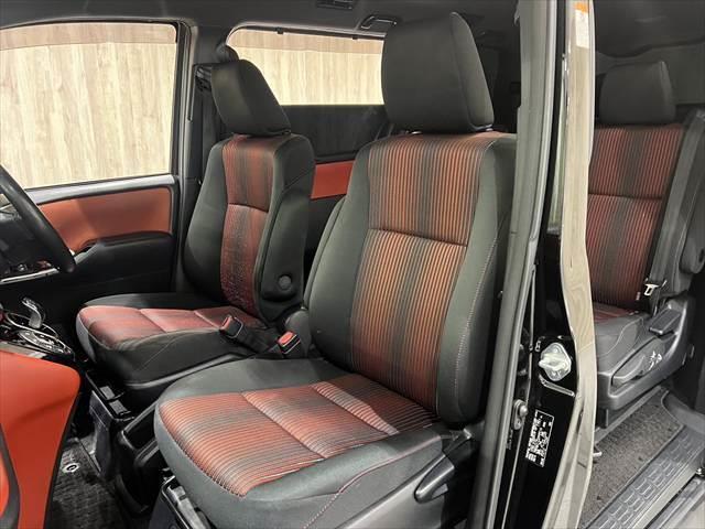 ヴォクシー ハイブリッドＺＳ　メーカー純正１０インチナビ　フリップダウンモニター　禁煙車　両側パワースライドドア　シートヒーター　クルーズコントロール　フルセグＴＶ　Ｂｌｕｅｔｏｏｔｈ　バックカメラ　ＬＥＤヘッドライト（37枚目）