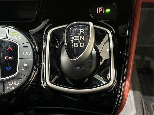 ヴォクシー ハイブリッドＺＳ　メーカー純正１０インチナビ　フリップダウンモニター　禁煙車　両側パワースライドドア　シートヒーター　クルーズコントロール　フルセグＴＶ　Ｂｌｕｅｔｏｏｔｈ　バックカメラ　ＬＥＤヘッドライト（40枚目）