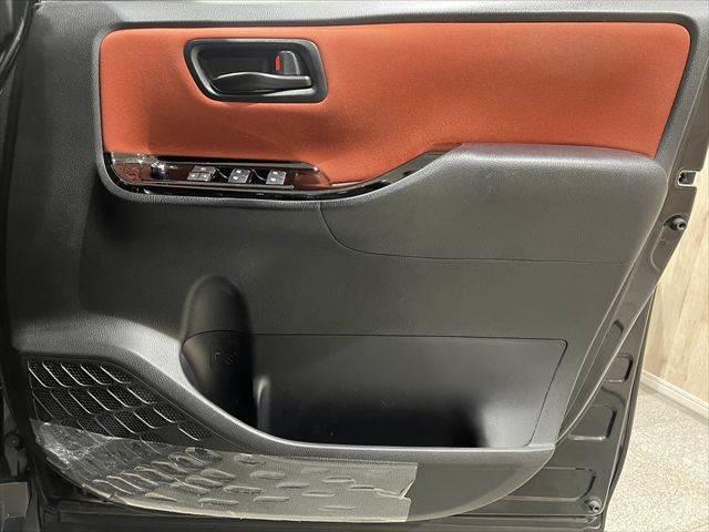 ヴォクシー ハイブリッドＺＳ　メーカー純正１０インチナビ　フリップダウンモニター　禁煙車　両側パワースライドドア　シートヒーター　クルーズコントロール　フルセグＴＶ　Ｂｌｕｅｔｏｏｔｈ　バックカメラ　ＬＥＤヘッドライト（52枚目）