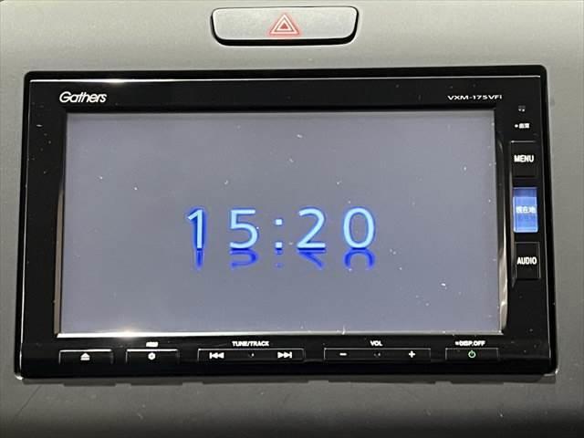 フリードハイブリッド ハイブリッド・ＥＸ　純正ＳＤナビ　純正フリップダウンモニター　ホンダセンシング　ハーフレザーシート　両側パワースライドドア　シートヒーター　レーダークルーズコントロール　衝突軽減ブレーキ　ＬＥＤヘッドライト　禁煙車（4枚目）