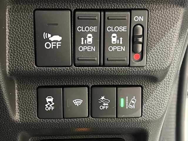 フリードハイブリッド ハイブリッド・ＥＸ　純正ＳＤナビ　純正フリップダウンモニター　ホンダセンシング　ハーフレザーシート　両側パワースライドドア　シートヒーター　レーダークルーズコントロール　衝突軽減ブレーキ　ＬＥＤヘッドライト　禁煙車（6枚目）