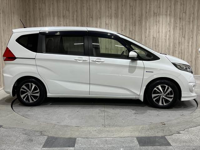 フリードハイブリッド ハイブリッド・ＥＸ　純正ＳＤナビ　純正フリップダウンモニター　ホンダセンシング　ハーフレザーシート　両側パワースライドドア　シートヒーター　レーダークルーズコントロール　衝突軽減ブレーキ　ＬＥＤヘッドライト　禁煙車（17枚目）