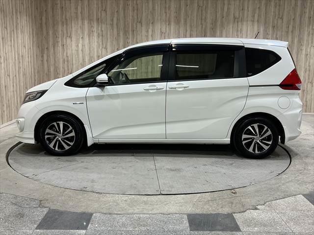 フリードハイブリッド ハイブリッド・ＥＸ　純正ＳＤナビ　純正フリップダウンモニター　ホンダセンシング　ハーフレザーシート　両側パワースライドドア　シートヒーター　レーダークルーズコントロール　衝突軽減ブレーキ　ＬＥＤヘッドライト　禁煙車（21枚目）