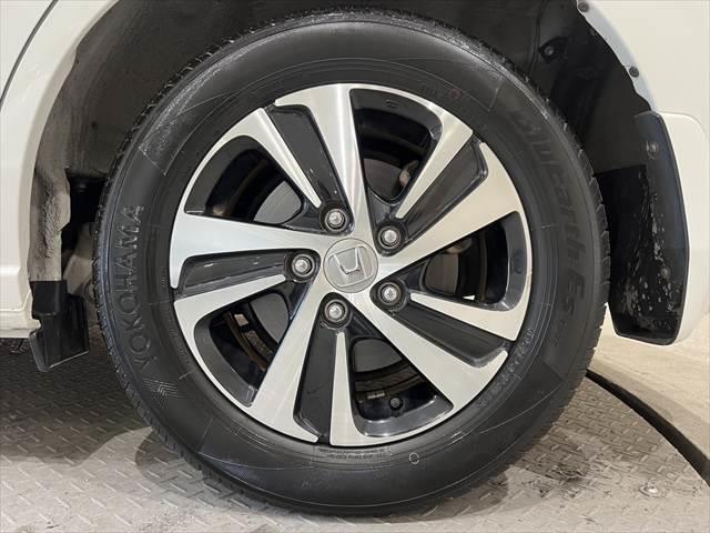 フリードハイブリッド ハイブリッド・ＥＸ　純正ＳＤナビ　純正フリップダウンモニター　ホンダセンシング　ハーフレザーシート　両側パワースライドドア　シートヒーター　レーダークルーズコントロール　衝突軽減ブレーキ　ＬＥＤヘッドライト　禁煙車（28枚目）