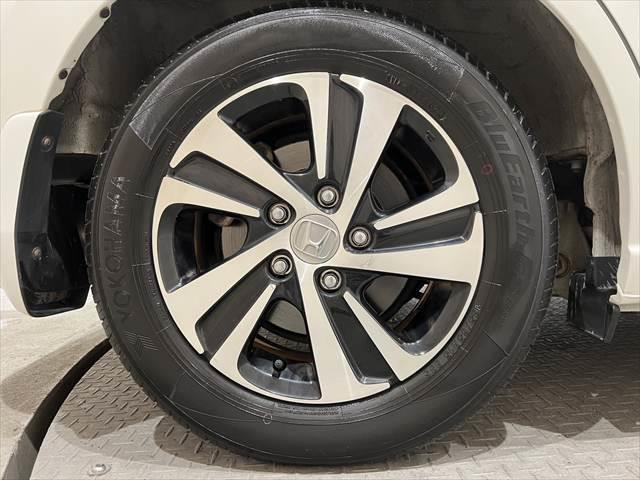 フリードハイブリッド ハイブリッド・ＥＸ　純正ＳＤナビ　純正フリップダウンモニター　ホンダセンシング　ハーフレザーシート　両側パワースライドドア　シートヒーター　レーダークルーズコントロール　衝突軽減ブレーキ　ＬＥＤヘッドライト　禁煙車（29枚目）