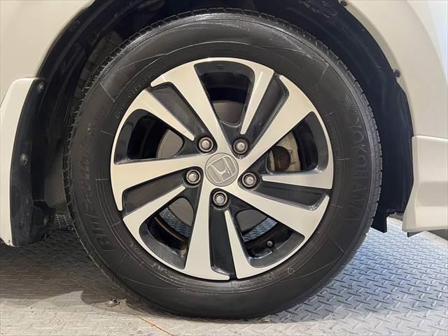 フリードハイブリッド ハイブリッド・ＥＸ　純正ＳＤナビ　純正フリップダウンモニター　ホンダセンシング　ハーフレザーシート　両側パワースライドドア　シートヒーター　レーダークルーズコントロール　衝突軽減ブレーキ　ＬＥＤヘッドライト　禁煙車（30枚目）