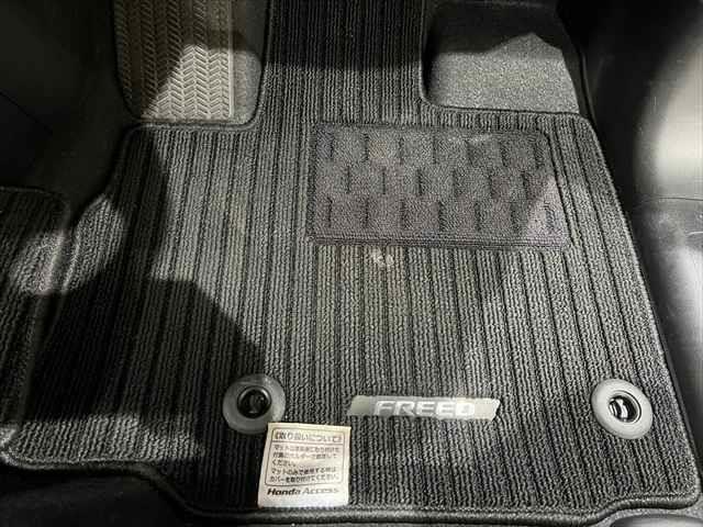 フリードハイブリッド ハイブリッド・ＥＸ　純正ＳＤナビ　純正フリップダウンモニター　ホンダセンシング　ハーフレザーシート　両側パワースライドドア　シートヒーター　レーダークルーズコントロール　衝突軽減ブレーキ　ＬＥＤヘッドライト　禁煙車（51枚目）