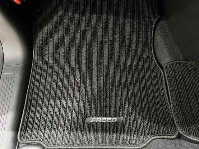 フリードハイブリッド ハイブリッド・ＥＸ　純正ＳＤナビ　純正フリップダウンモニター　ホンダセンシング　ハーフレザーシート　両側パワースライドドア　シートヒーター　レーダークルーズコントロール　衝突軽減ブレーキ　ＬＥＤヘッドライト　禁煙車（52枚目）