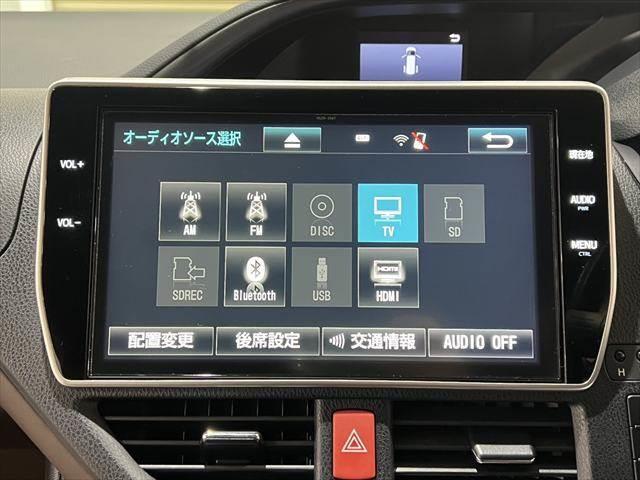 エスクァイア ハイブリッドＧｉ　プレミアムパッケージ　後期型　純正１０インチナビ　フリップダウンモニター　フルセグＴＶ　Ｂｌｕｅｔｏｏｔｈ　衝突軽減ブレーキ　シートヒーター　ハーフレザーシート　ＬＥＤヘッドライト　スマートキー　クルーズコントロール（6枚目）