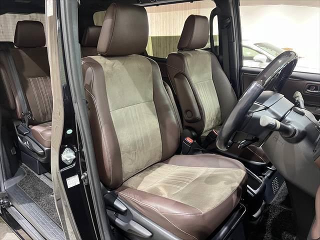 エスクァイア ハイブリッドＧｉ　プレミアムパッケージ　後期型　純正１０インチナビ　フリップダウンモニター　フルセグＴＶ　Ｂｌｕｅｔｏｏｔｈ　衝突軽減ブレーキ　シートヒーター　ハーフレザーシート　ＬＥＤヘッドライト　スマートキー　クルーズコントロール（9枚目）