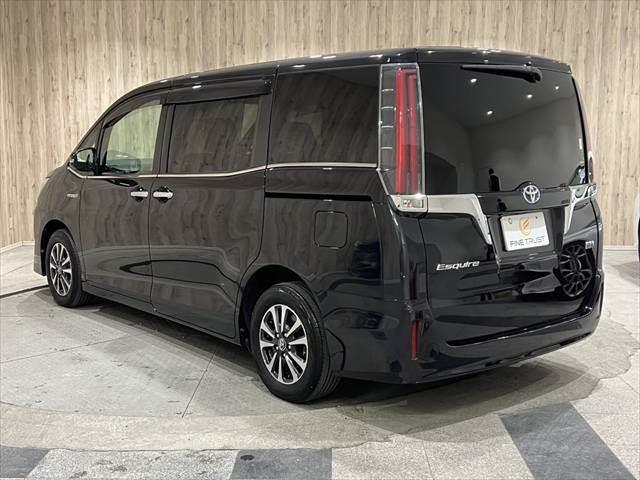 エスクァイア ハイブリッドＧｉ　プレミアムパッケージ　後期型　純正１０インチナビ　フリップダウンモニター　フルセグＴＶ　Ｂｌｕｅｔｏｏｔｈ　衝突軽減ブレーキ　シートヒーター　ハーフレザーシート　ＬＥＤヘッドライト　スマートキー　クルーズコントロール（22枚目）