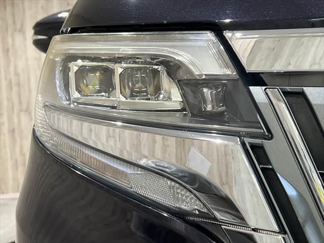 エスクァイア ハイブリッドＧｉ　プレミアムパッケージ　後期型　純正１０インチナビ　フリップダウンモニター　フルセグＴＶ　Ｂｌｕｅｔｏｏｔｈ　衝突軽減ブレーキ　シートヒーター　ハーフレザーシート　ＬＥＤヘッドライト　スマートキー　クルーズコントロール（24枚目）