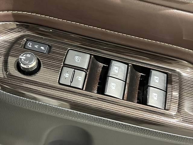 エスクァイア ハイブリッドＧｉ　プレミアムパッケージ　後期型　純正１０インチナビ　フリップダウンモニター　フルセグＴＶ　Ｂｌｕｅｔｏｏｔｈ　衝突軽減ブレーキ　シートヒーター　ハーフレザーシート　ＬＥＤヘッドライト　スマートキー　クルーズコントロール（46枚目）