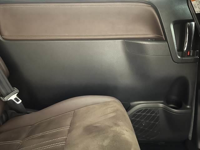 エスクァイア ハイブリッドＧｉ　プレミアムパッケージ　後期型　純正１０インチナビ　フリップダウンモニター　フルセグＴＶ　Ｂｌｕｅｔｏｏｔｈ　衝突軽減ブレーキ　シートヒーター　ハーフレザーシート　ＬＥＤヘッドライト　スマートキー　クルーズコントロール（63枚目）