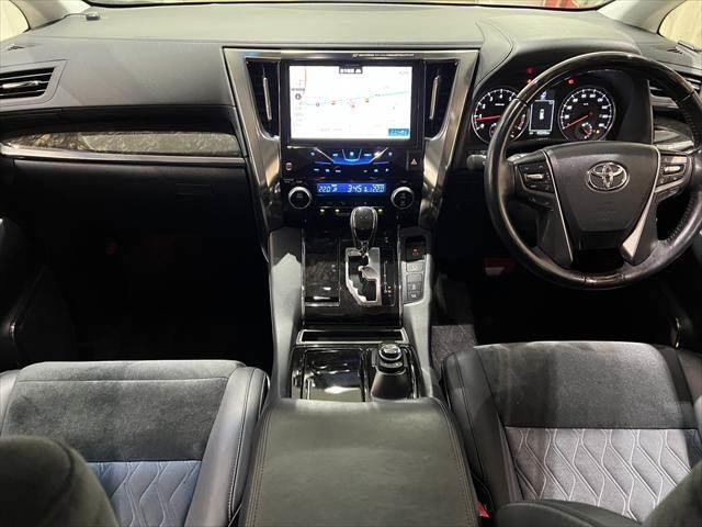 アルファード ２．５Ｓ　Ｃパッケージ　サンルーフ　１０インチメモリーナビ　禁煙車　レーダークルーズコントロール　両側パワースライドドア　電動リアゲート　フルセグＴＶ　バックカメラ　ＬＥＤヘッドライト　ハーフレザーシート　衝突軽減ブレーキ（3枚目）